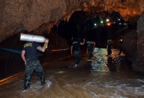 Διασώθηκαν τέσσερις ακόμη άνδρες που είχαν εγκλωβιστεί σε σπήλαιο στο Λάος