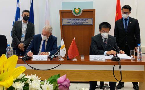 Μνημόνιο για συνεργασία στην Ανώτερη Εκπαίδευση υπέγραψαν ΥΠΠΑΝ και Πρέσβης της Κίνας στην Κύπρο