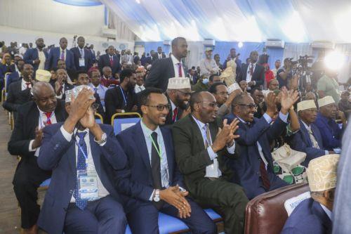 Σομαλία: Πυρά ολμοβόλων καθώς το κοινοβούλιο επικυρώνει τη σύνθεση της νέας κυβέρνησης