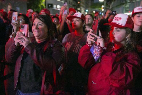 Η Κέιτ Μπους κατέρριψε τρία ρεκόρ Γκίνες με το Running Up That Hill