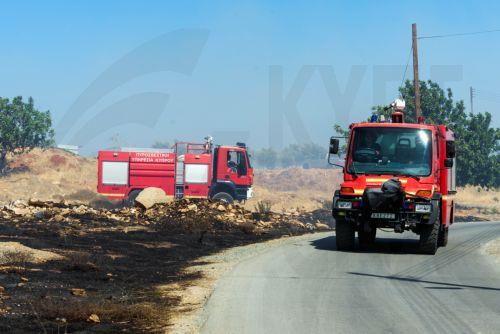 Πυρκαγιά παρά την κοινότητα Γεράσας, επιχειρούν ισχυρές πυροσβεστικές δυνάμεις