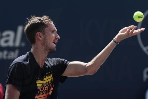 Με Σίνερ στα ημιτελικά του Open της Ρώμης ο Μεντβέντεφ