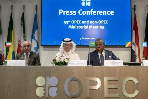 Ο OPEC+ αναμένεται να προχωρήσει σε ακόμη μια μικρή αύξηση παραγωγής πετρελαίου
