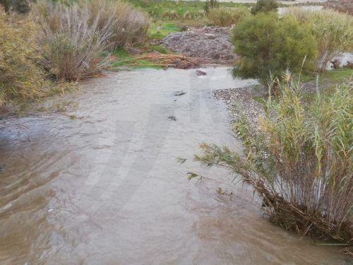 Μικρή ανάσα ελπίδας για τα φράγματα: άρχισε να ρέει ξανά ο Ξερός ποταμός στη Νατά