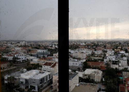 Προβλήματα ορατότητας στον αυτοκινητόδρομο Λευκωσίας-Λεμεσού λόγω έντονων βροχοπτώσεων