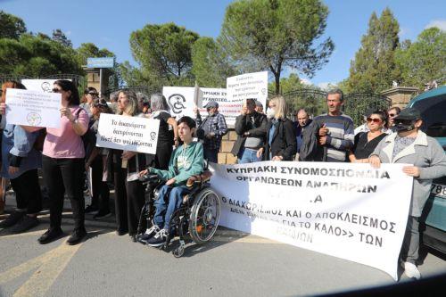 Στις 389 οι προσλήψεις ΑμεΑ στο ευρύτερο Δημόσιο από το 2010 ειπώθηκε στη Βουλή