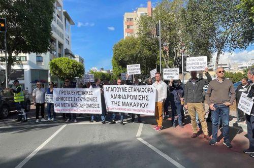 Εκδήλωση διαμαρτυρίας στην Μακαρίου στη Λευκωσία για επαναφορά της αμφιδρόμησης, τι απαντά ο Δήμος
