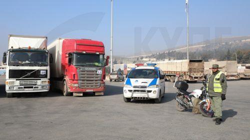 Πλήγματα εναντίον φορτηγών σε συνοριακή περιοχή Συρίας-Ιράκ, υπάρχουν θύματα λέει συριακή ΜΚΟ