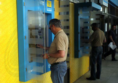 Slight decrease in deposit rates, small rise in loan rates in October