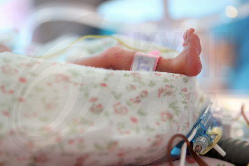 Οι πρώτες αγκαλιές της Χίλαρι Νταφ με τη νεογέννητη κόρη της