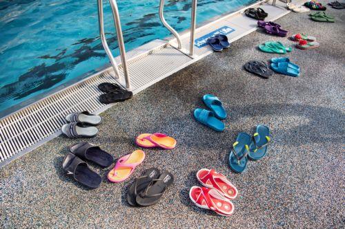 Το Τμήμα Επιθεώρησης Εργασίας προειδοποιεί για τη χρήση χημικών στις πισίνες