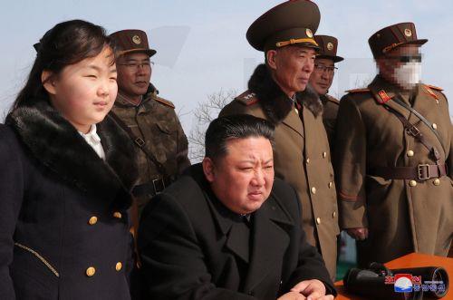 Θα εκτοξευθούν και άλλοι δορυφόροι, λέει η αδελφή του ηγέτη της B. Κορέας