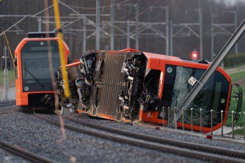 Ελβετία: Τουλάχιστον 12 τραυματίες από τον εκτροχιασμό δύο τρένων