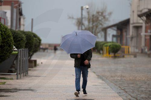 Κίτρινη προειδοποίηση για καταιγίδες και χαλάζι τη Δευτέρα