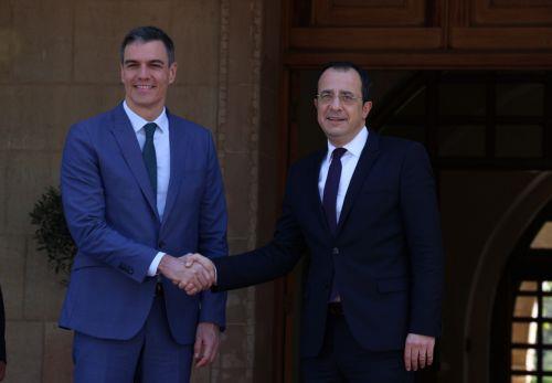 President  welcomes Spanish Prime Minister at the Presidential Palace