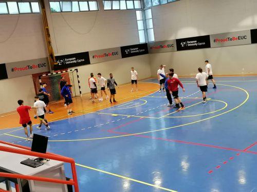 ΕΣΔΑ: Επισκεψη γνωριμίας με αθλητές του χάντμπολ στο Δημοτικό Αγίας Βαρβάρας