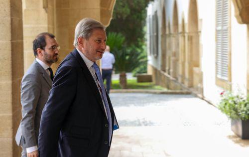 Η ΕΕ έτοιμη να συνδράμει στην επανένωση της Κύπρου, δηλώνει ο Γιοχάνες Χαν