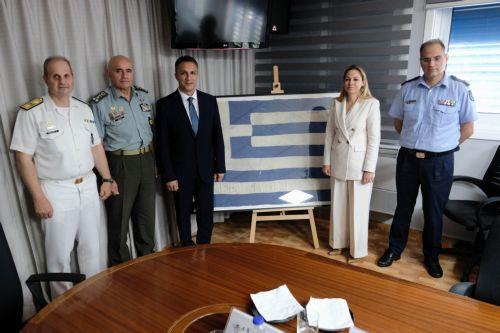 Παραδόθηκε στην ΕΦ ελληνική σημαία του Ναυτικού Σταθμού Κερύνειας [ΒΙΝΤΕΟ]