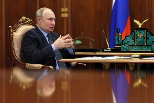 «Βάρβαρη ενέργεια» η καταστροφή του υδροηλεκτρικού σταθμού, είπε ο Πούτιν