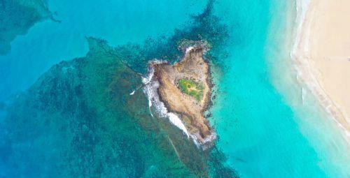 Στην παραλία Fig Tree Bay το γλυπτό «Η Συτζιά του Πρωταρά»