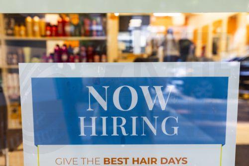 Χάνει δυναμική η αμερικανική αγορά εργασίας, ήπιος ο πληθωρισμός παραγωγού