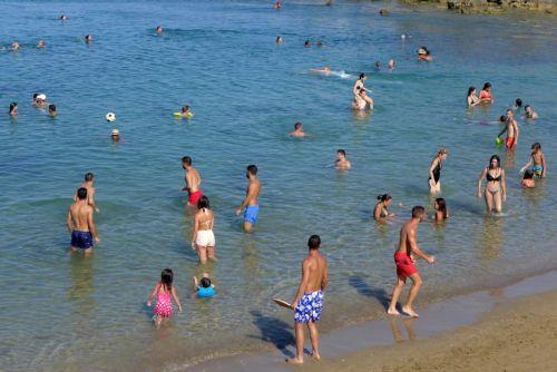 İstatistik Hizmetlerine göre, Mayıs 2024’te Ada’ya gelen turist sayısında küçük bir artış oldu
