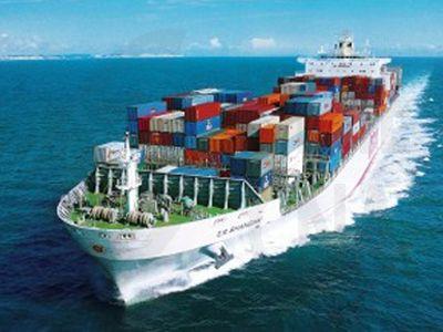 Ζημιά σε πλοίο μεταφοράς εμπορευματοκιβωτίων από βλήμα κοντά στα Στενά Ορμούζ