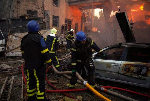 Τουλάχιστον ένας θάνατος, πέντε τραυματισμοί στα πλήγματα Ρωσίας στο Κίεβο