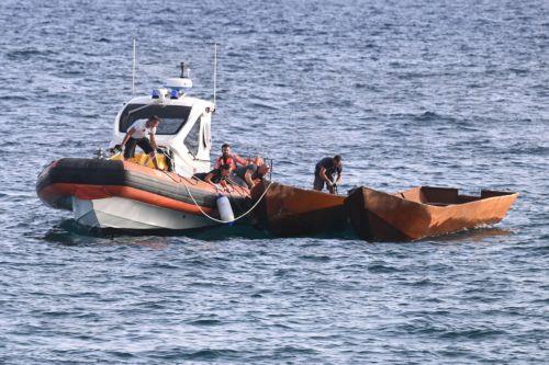 Αγνοούνται πάνω από 40 μετανάστες στη Μεσόγειο, λέει 11χρονη επιζήσασα