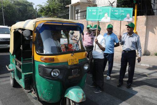Δεκάδες χιλιάδες αδέσποτα σκυλιά απομακρύνονται από τους δρόμους του Νέου Δελχί