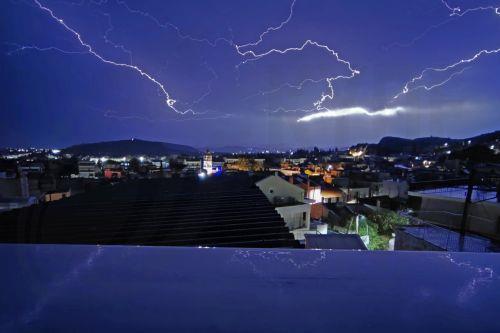 Από κεραυνό η δασική πυρκαγιά στον Άγιο Επιφάνιο Σολέας
