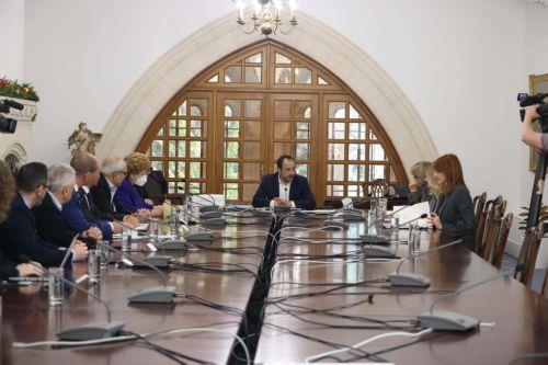 Cumhurbaşkanı, Onkoloji Merkezinin sorunlarını Mütevelli Heyeti ile görüştü