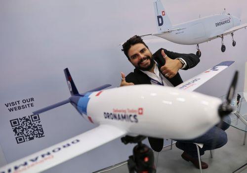 Η Dronamics λανσάρει αμυντική πλατφόρμα, ανακοινώνει συνεργασία με τη Hensoldt