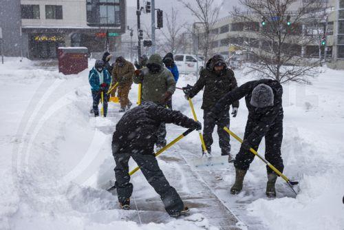 Έντονη χιονοθύελλα στις ΗΠΑ ανατρέπει την εκστρατεία Ρεπουμπλικανών στην Αϊόβα
