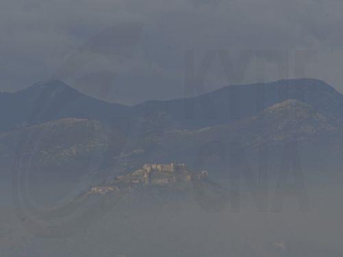 Πυκνή ομίχλη στα ορεινά της Λεμεσού επηρεάζει την κυκλοφορία