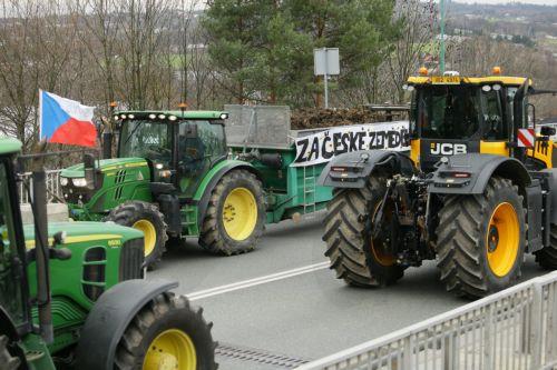 Xιλιάδες Τσέχοι αγρότες στα σύνορα για αλλαγή αγροτικής πολιτικής ΕΕ