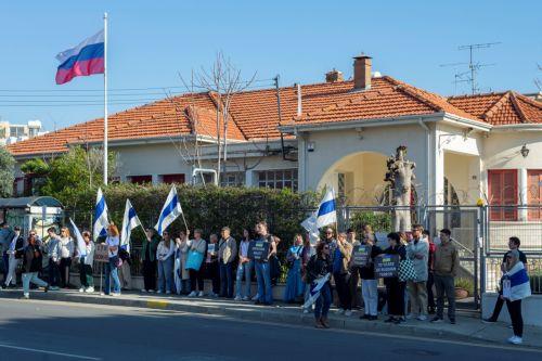 Εκδηλώσεις διαμαρτυρίας κατά της ρωσικής εισβολής στην Ουκρανία σε όλη την Κύπρο