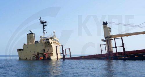 Απελευθερώθηκαν οι ναυτικοί φορτηγού πλοίου που βύθισαν οι Χούθι τον Ιούλιο