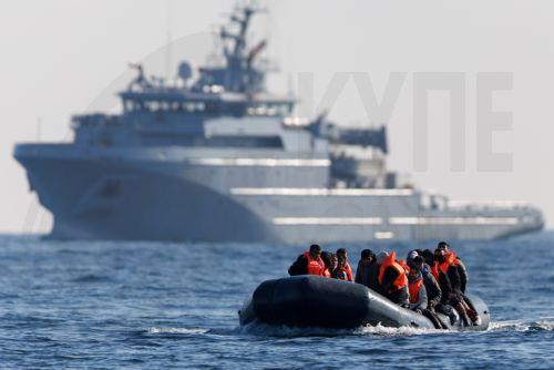 Διασώθηκαν μετανάστες που προσπαθούσαν να διασχίσουν τη Μάγχη