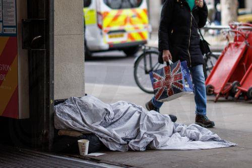Σε επίπεδο ρεκόρ οι άστεγοι στο Λονδίνο, αγγίζουν σχεδόν τις 12.000