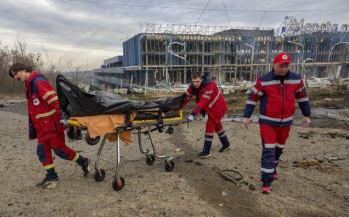 Τουλάχιστον τρεις νεκροί και είκοσι τραυματίες σε ρωσικά πλήγματα