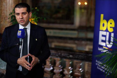 Sağlık Bakanı, küçük bir ilaç pazarı olan Kıbrısın yaşadığı zorlukları anlattı