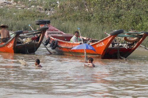 Xιλιάδες άνθρωποι εγκλωβίστηκαν στα σπίτια τους εξαιτίας πλημμυρών στη Μιανμάρ