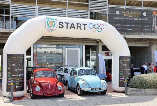 Φιλανθρωπικός αγώνας κλασικών αυτοκινήτων στην Αθηένου με 110 συμμετοχές