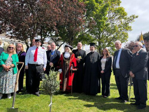 Birleşik Krallık’ta barış ve yeniden birleşme için zeytin ağacı dikim kampanyası başlıyor