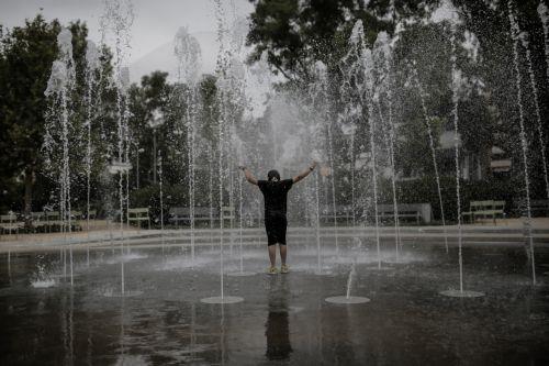 Κόκκινη προειδοποίηση από Τμ. Μετεωρολογίας, στους 45 βαθμούς σκαρφαλώνει ο υδράργυρος