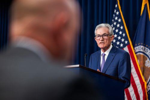 Πιο πολλά στοιχεία για πτώση πληθωρισμού πριν τις μειώσεις επιτοκίων θέλει η Fed