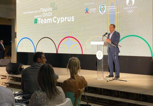 President hands over Cyprus flag to national Olympic Team