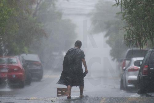 Ο κυκλώνας Μπέριλ έπληξε τη Τζαμάικα και κατευθύνεται προς Μεξικό