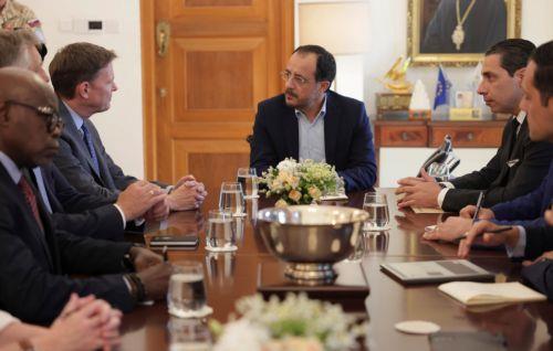 الرئيس يعرب عن رغبته في مواصلة هولغوين جهودها لإعادة المحادثات القبرصية إلى مسارها